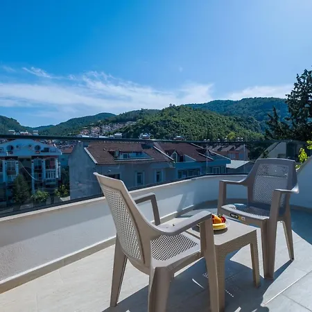 Tanrise House 아파트호텔 4*