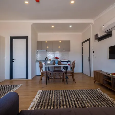 Tanrise House 아파트호텔 4*