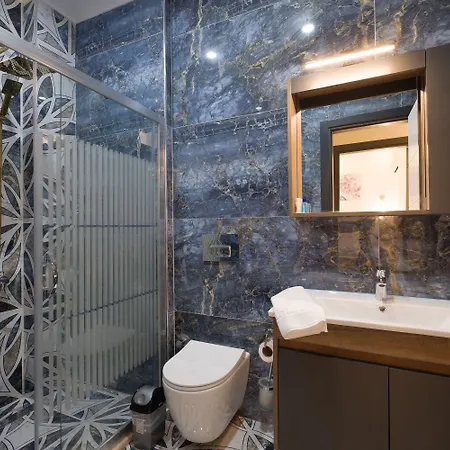 Aparthotel Tanrise House 4*