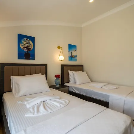 Apartahotel Tanrise House 4*